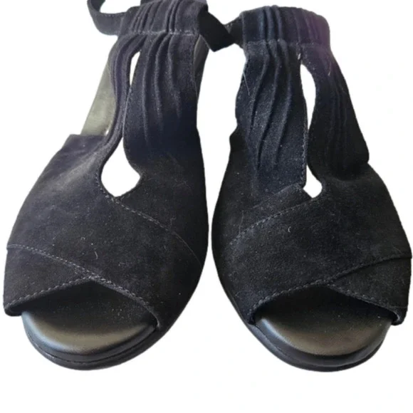 EARTH Caper Suede Wedge EUC - Picture 2 of 9